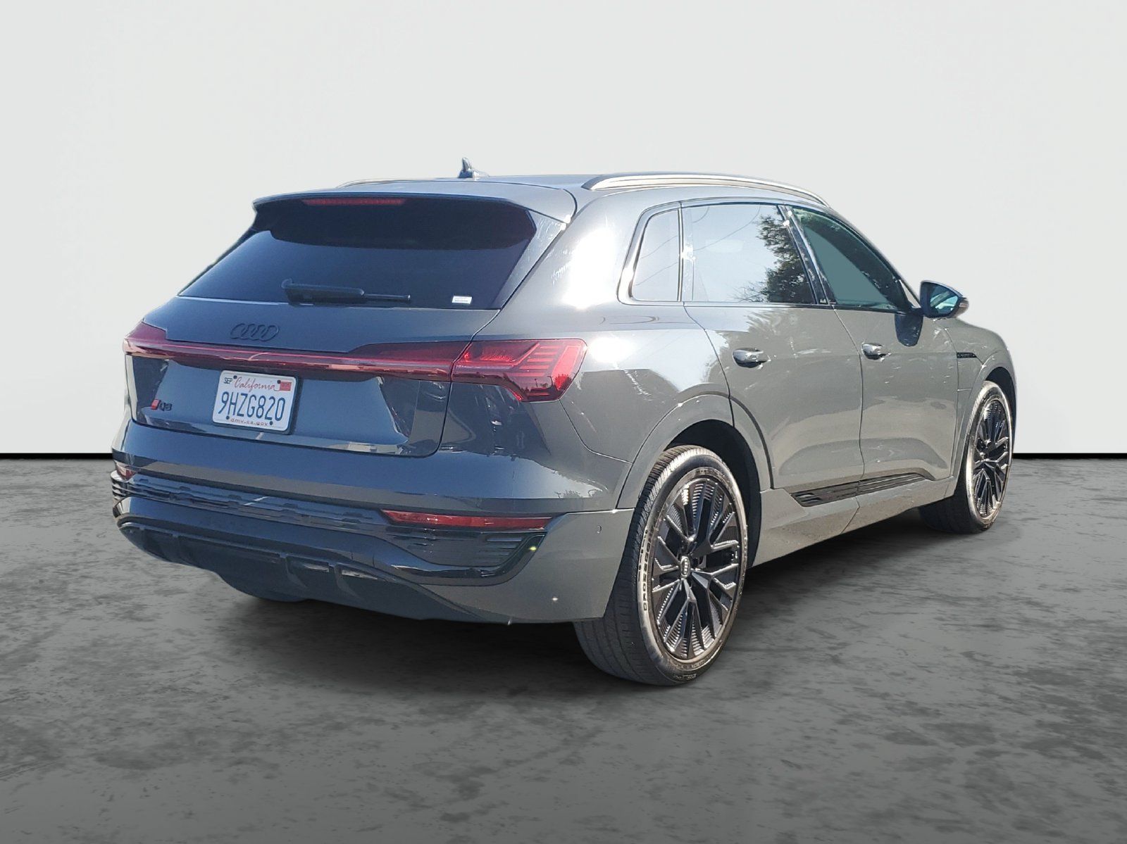Used 2024 Audi Q8 e-tron Premium Plus w/ Prestige Package AWD/4WD image 4