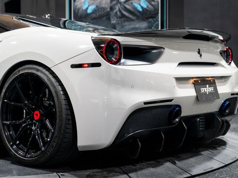 Used 2018 Ferrari 488 GTB image 3