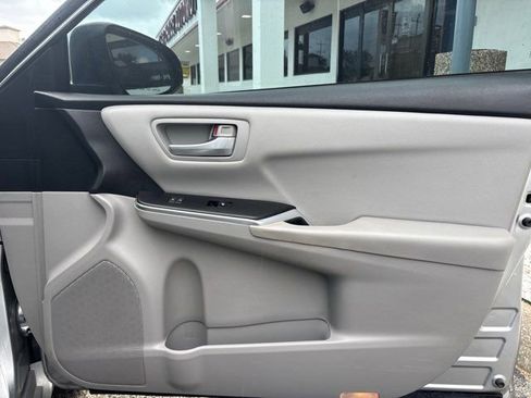 Used 2017 Toyota Camry LE image 43
