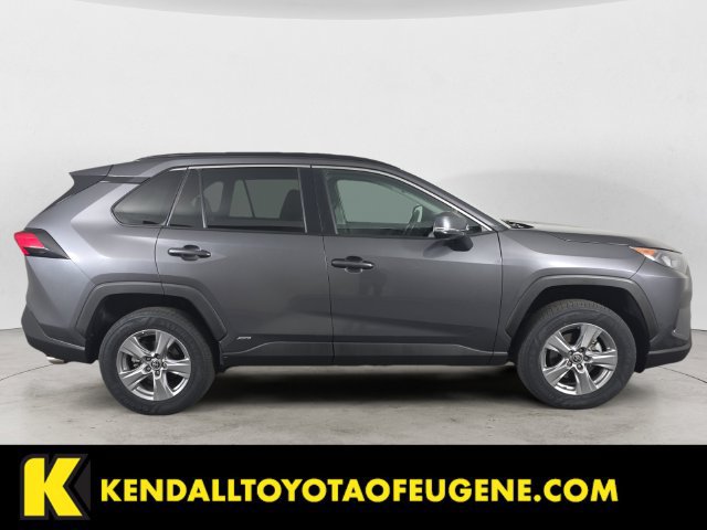 Used 2022 Toyota RAV4 LE AWD/4WD image 6