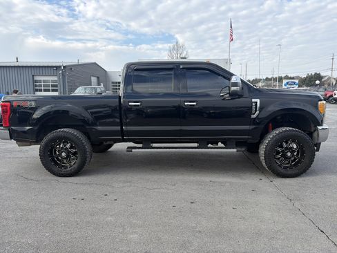 Used 2017 Ford F250 Lariat w/ Chrome Package image 2