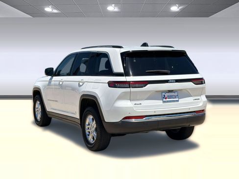 Used 2023 Jeep Grand Cherokee Laredo w/ Luxury Tech Group I AWD/4WD image 3