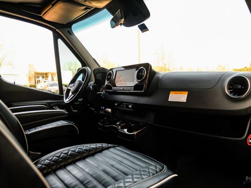 Used 2023 Mercedes-Benz Sprinter 3500 image 44