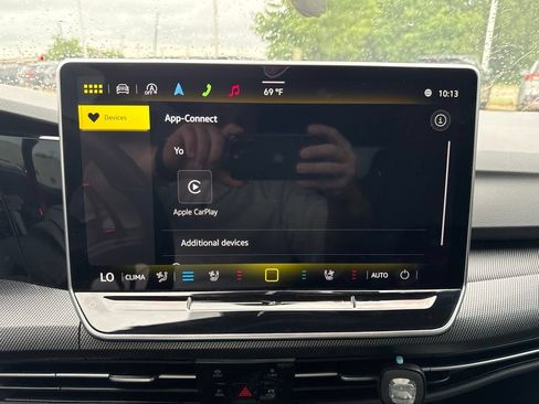 Used 2025 Volkswagen GTI SE FWD image 17