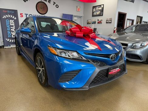 Used 2018 Toyota Camry SE FWD image 2