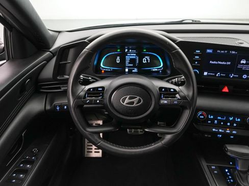 Used 2025 Hyundai Elantra Sport FWD image 13