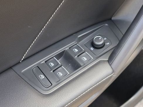 Certified 2022 Volkswagen Tiguan SE R-Line image 10