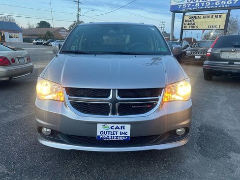 Used 2020 Dodge Grand Caravan SXT image 6