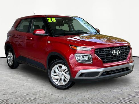Used 2025 Hyundai Venue SE FWD image 3