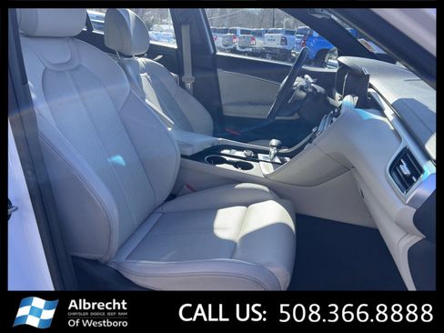 Used 2025 Genesis G70 2.5T image 20