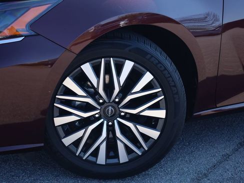 Used 2024 Nissan Altima 2.5 SV image 17