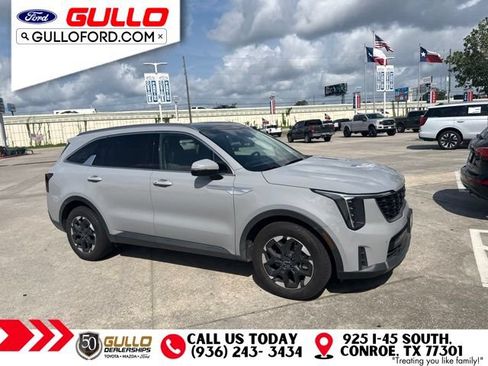 Used 2024 Kia Sorento S w/ Panoramic Sunroof Package FWD image 2