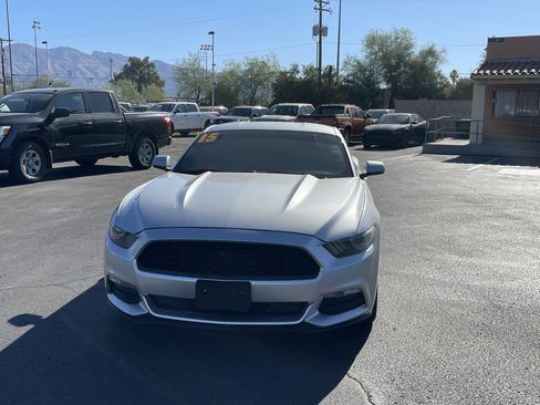 Used 2015 Ford Mustang Coupe RWD image 8