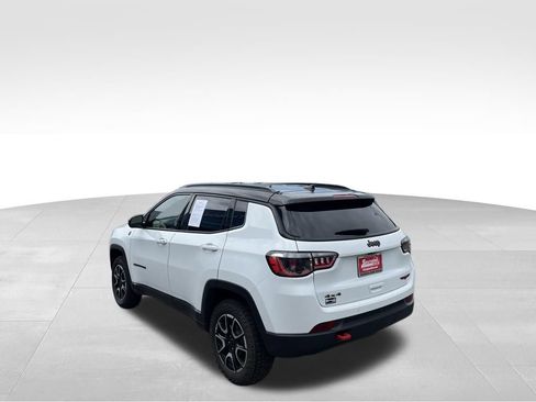 Used 2025 Jeep Compass Trailhawk AWD/4WD image 43