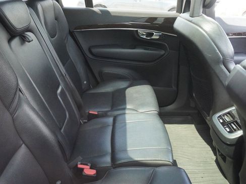 Used 2016 Volvo XC90 T6 Momentum image 13