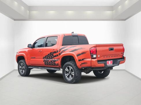 Used 2018 Toyota Tacoma TRD Sport w/ Technology Package RWD image 6