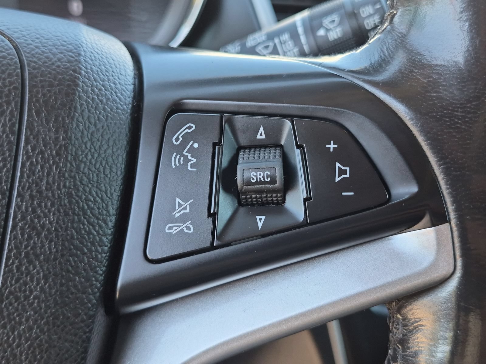 Used 2018 Chevrolet Trax LT w/ LT Convenience Package AWD/4WD image 24