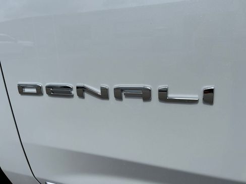 New 2026 GMC Yukon XL Denali w/ Denali Reserve Package AWD/4WD image 9
