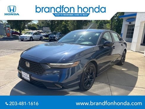 Certified 2025 Honda Accord SE image 3