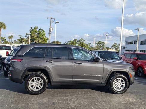 Certified 2025 Jeep Grand Cherokee Laredo image 3