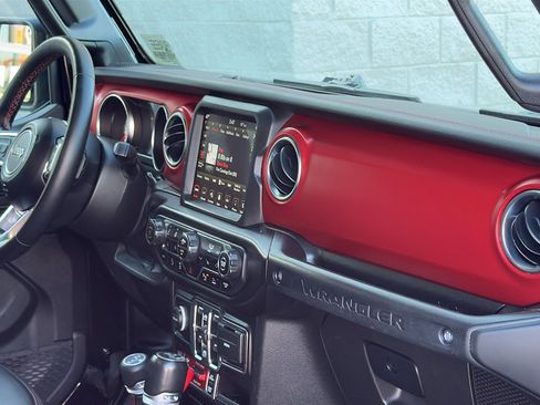 Certified 2022 Jeep Wrangler Unlimited Rubicon w/ Cold Weather Group image 31