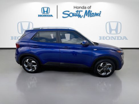 Used 2022 Hyundai Venue Limited FWD image 8