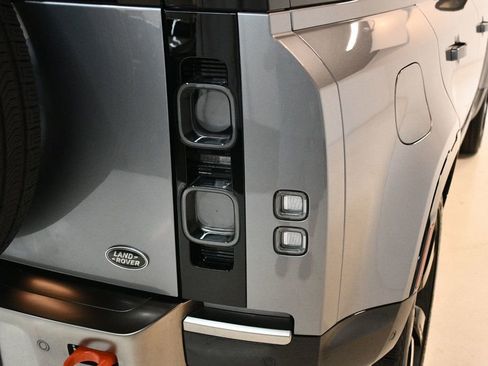 Used 2023 Land Rover Defender 110 X image 15