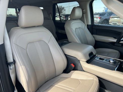Certified 2024 Ford Expedition Limited image 29