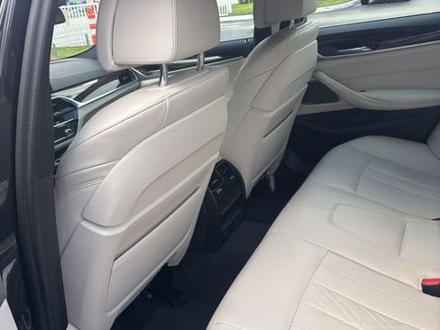 Used 2023 BMW 530i w/ Premium Package RWD image 5