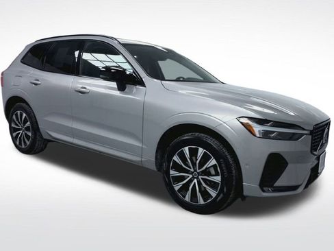 Used 2025 Volvo XC60 B5 Plus image 18