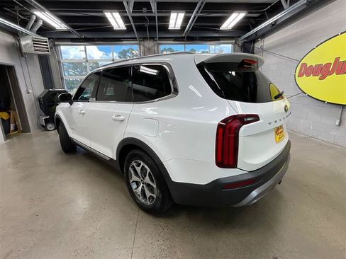Used 2020 Kia Telluride EX w/ Towing Package FWD image 3