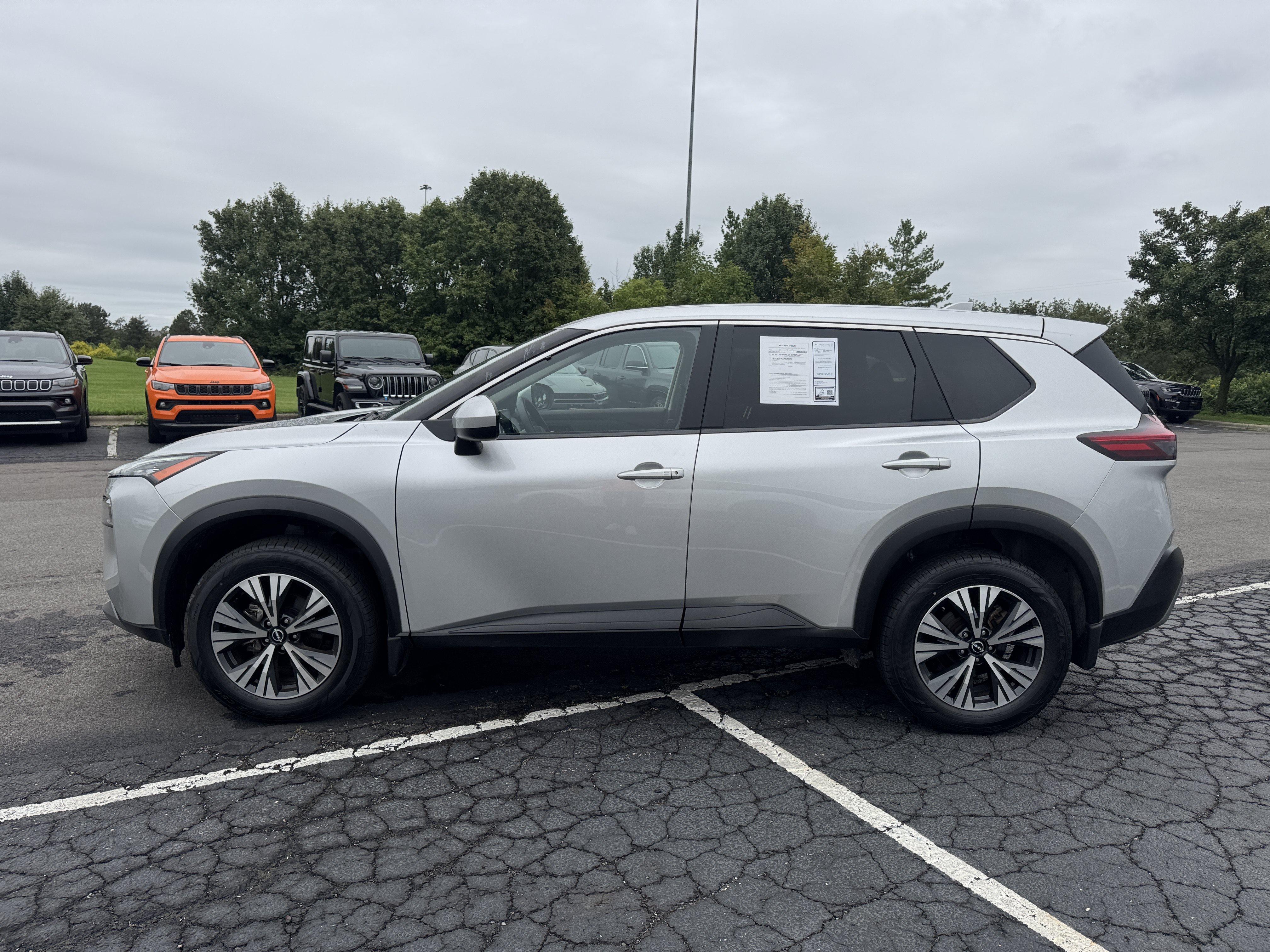 Used 2023 Nissan Rogue SV AWD/4WD image 10