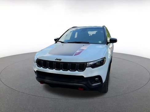 Used 2025 Jeep Compass Trailhawk AWD/4WD image 5