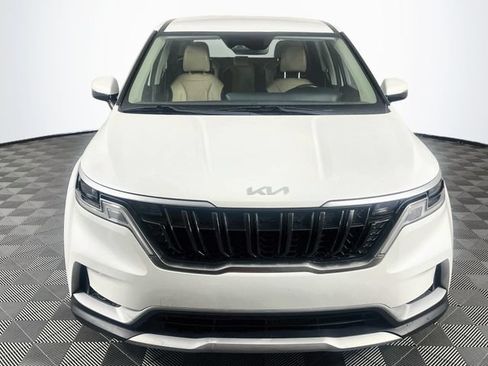 Used 2023 Kia Carnival LX FWD image 3
