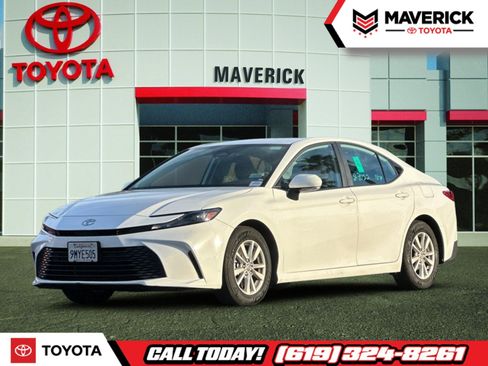Used 2025 Toyota Camry LE image 1