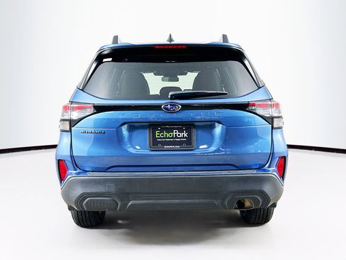 Used 2025 Subaru Forester Premium image 7
