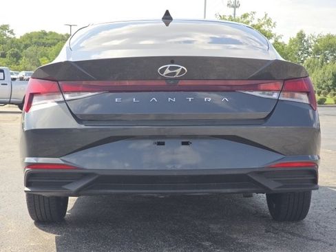 Used 2021 Hyundai Elantra SEL w/ Convenience Package FWD image 12
