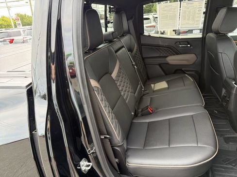 Used 2025 GMC Canyon Denali AWD/4WD image 26