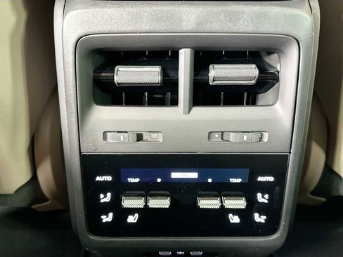 Certified 2025 Porsche Macan Electric RWD image 25