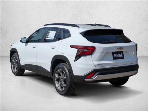 Used 2026 Chevrolet Trax LT FWD image 8