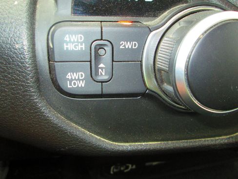 Used 2024 RAM 2500 Tradesman w/ Chrome Appearance Group image 18