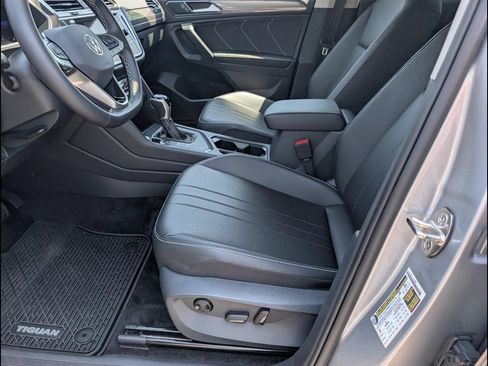 Certified 2023 Volkswagen Tiguan SE FWD image 10