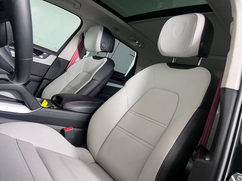 Certified 2025 Porsche Cayenne Turbo AWD/4WD image 5