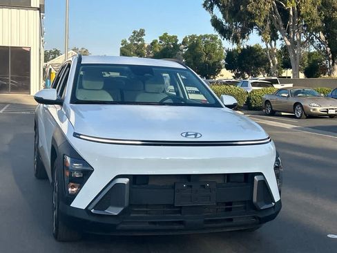 Used 2024 Hyundai Kona SEL w/ Convenience Package FWD image 4