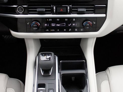 Certified 2024 Nissan Pathfinder SL image 38