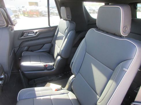 New 2026 GMC Yukon Elevation w/ Elevation Premium Package AWD/4WD image 12