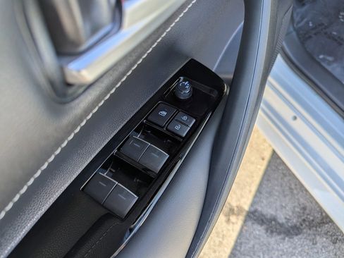 Used 2024 Toyota Corolla SE image 13