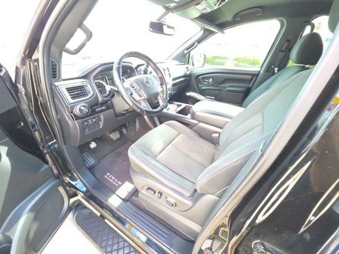 Used 2018 Nissan Titan SV w/ SV Convenience Package RWD image 12