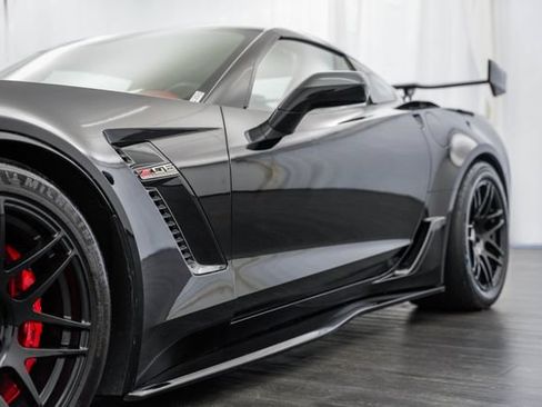 Used 2015 Chevrolet Corvette Z06 w/ 3LZ Preferred Equipment Group RWD image 29