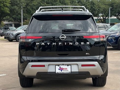 Used 2023 Nissan Pathfinder SL w/ SL Premium Package FWD image 4